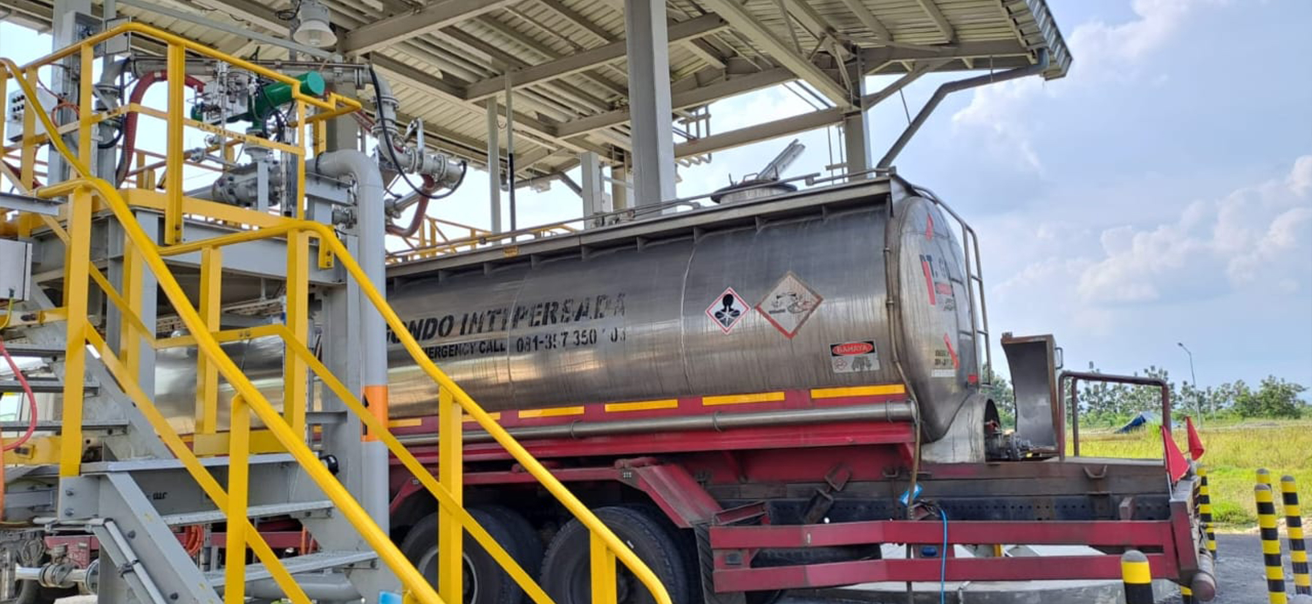 Tangki pengangkut asam sulfat PT One Connect Indonesia